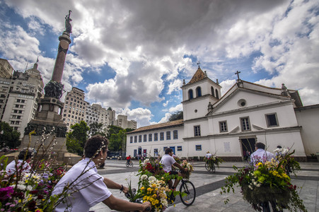Flower Messenger in Sao Paulo
