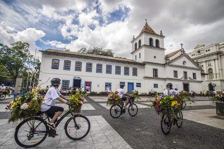 Flower Messenger in Sao Paulo