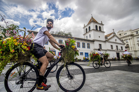 Flower Messenger in Sao Paulo