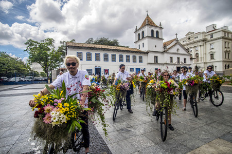 Flower Messenger in Sao Paulo