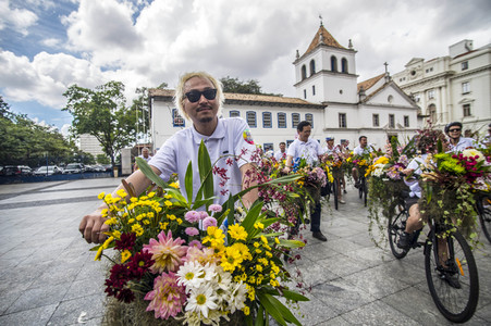 Flower Messenger in Sao Paulo