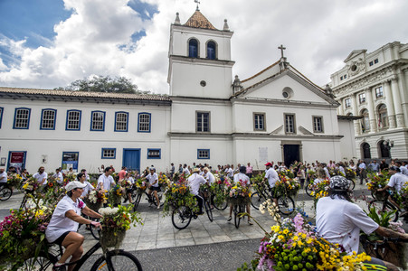 Flower Messenger in Sao Paulo