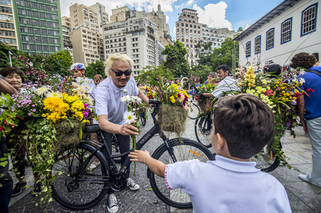 Flower Messenger in Sao Paulo
