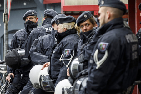 Linke und rechte Demonstrationen in Köln