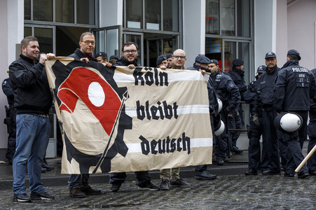 Linke und rechte Demonstrationen in Köln