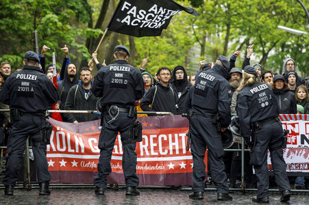 Linke und rechte Demonstrationen in Köln