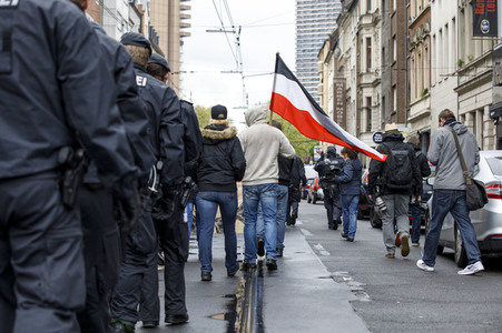 Linke und rechte Demonstrationen in Köln