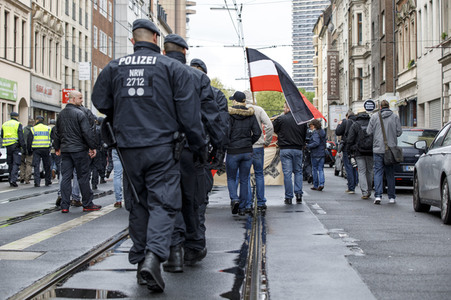 Linke und rechte Demonstrationen in Köln