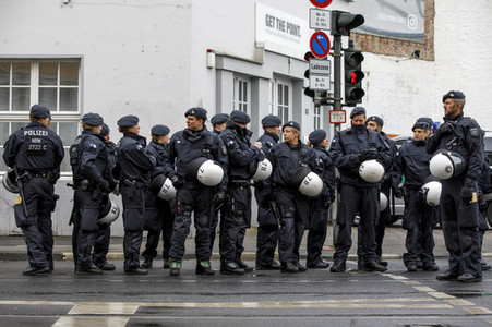 Linke und rechte Demonstrationen in Köln