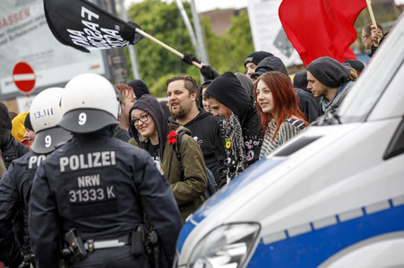 Linke und rechte Demonstrationen in Köln