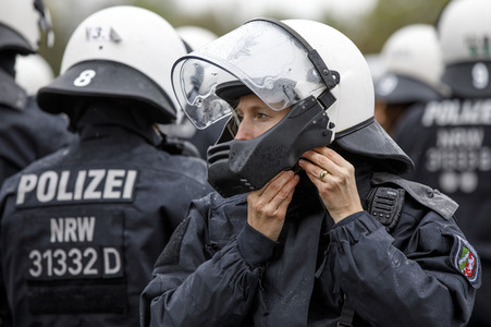 Linke und rechte Demonstrationen in Köln