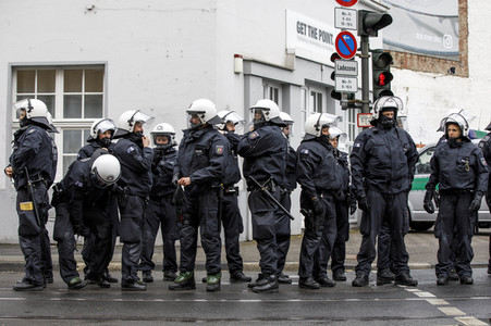 Linke und rechte Demonstrationen in Köln
