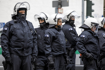 Linke und rechte Demonstrationen in Köln