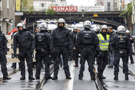 Linke und rechte Demonstrationen in Köln