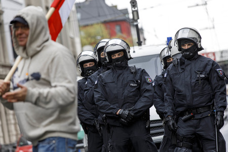 Linke und rechte Demonstrationen in Köln