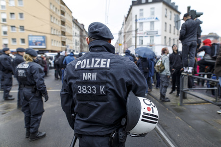 Linke und rechte Demonstrationen in Köln