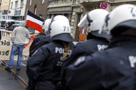 Linke und rechte Demonstrationen in Köln