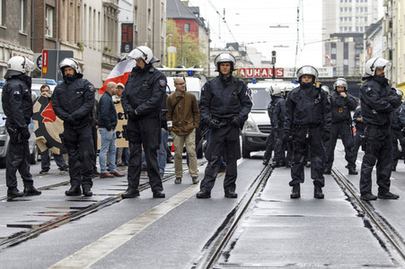 Linke und rechte Demonstrationen in Köln