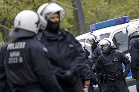 Linke und rechte Demonstrationen in Köln