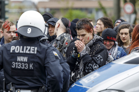 Linke und rechte Demonstrationen in Köln