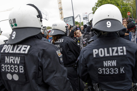 Linke und rechte Demonstrationen in Köln
