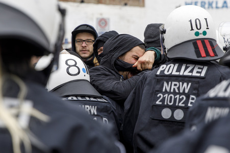 Linke und rechte Demonstrationen in Köln