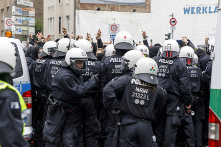 Linke und rechte Demonstrationen in Köln
