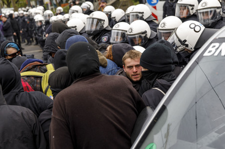 Linke und rechte Demonstrationen in Köln