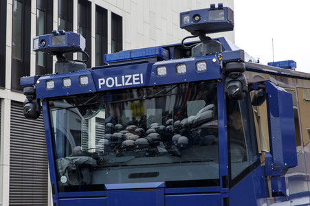 Linke und rechte Demonstrationen in Köln