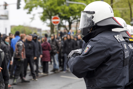 Linke und rechte Demonstrationen in Köln