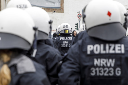 Linke und rechte Demonstrationen in Köln