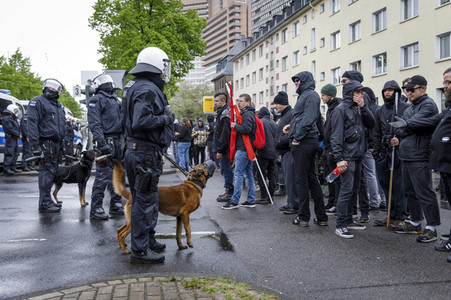 Linke und rechte Demonstrationen in Köln