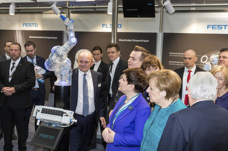 Eröffnungsrundgang der Bundeskanzelerin auf der Hannover Messe 2017