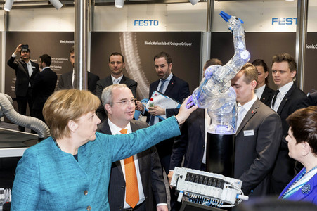 Eröffnungsrundgang der Bundeskanzelerin auf der Hannover Messe 2017