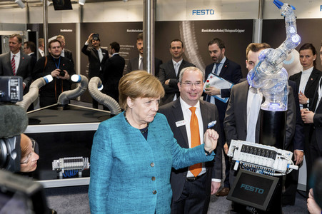Eröffnungsrundgang der Bundeskanzelerin auf der Hannover Messe 2017
