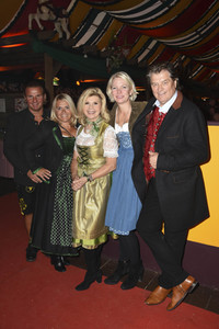 Feier zum HipPopdrom Charity Golfturnier in München
