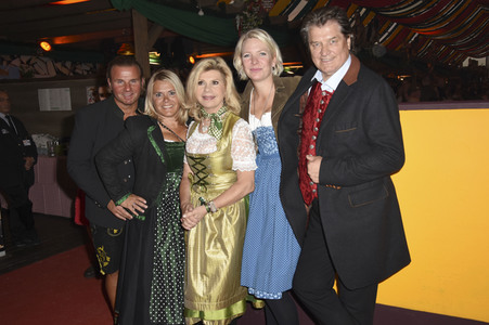 Feier zum HipPopdrom Charity Golfturnier in München