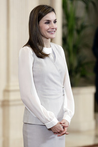 Königin Letizia im Palacio de la Zarzuela in Madrid
