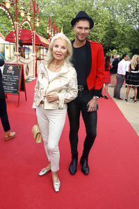 Gala-Premiere des Circus Roncalli in Hamburg