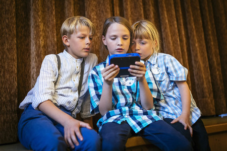Symbolfoto Generation Internet