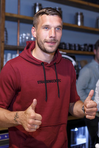 Eisdieleneröffnung von Lukas Podolski in Köln