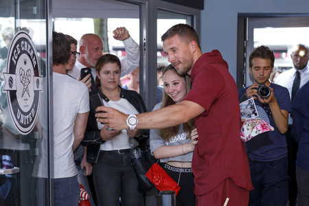 Eisdieleneröffnung von Lukas Podolski in Köln