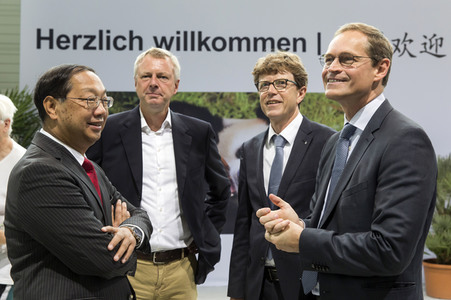 Ankunft der Pandabären Meng Meng und Jiao Qing in Berlin