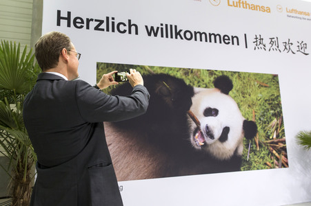 Ankunft der Pandabären Meng Meng und Jiao Qing in Berlin