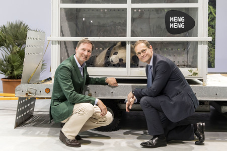 Ankunft der Pandabären Meng Meng und Jiao Qing in Berlin