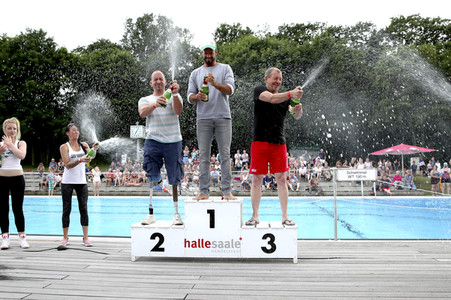 Wassersprung-Show 'Sprung meines Lebens' in Halle