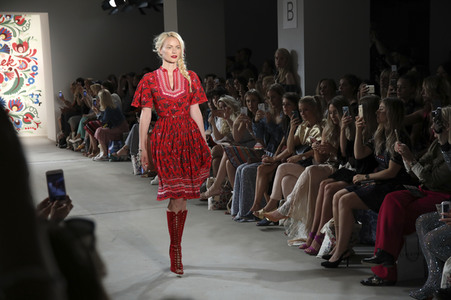 Lena Hoschek Fashion Show auf der Mercedes-Benz Fashion Week Berlin Spring/Summer 2018