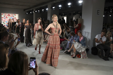 Lena Hoschek Fashion Show auf der Mercedes-Benz Fashion Week Berlin Spring/Summer 2018