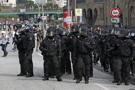 '#BlockG20 – colour the red zone!' Demonstration in Hamburg