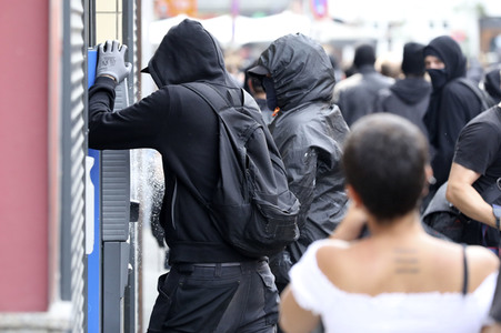 '#BlockG20 – colour the red zone!' Demonstration in Hamburg
